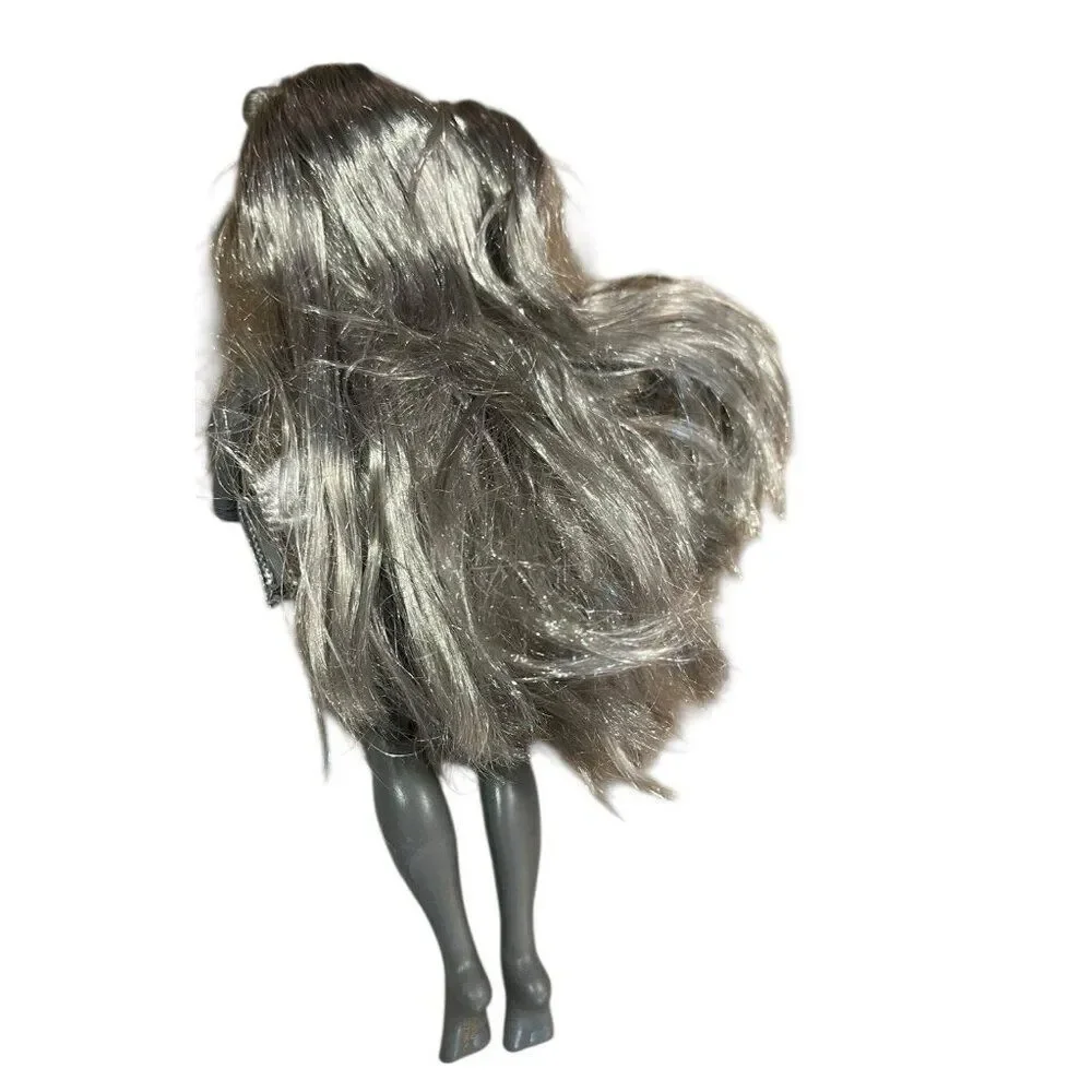 Rainbow High Shadow High Luna Madison Silver Hair Doll Chair Purse Earrings Shoe